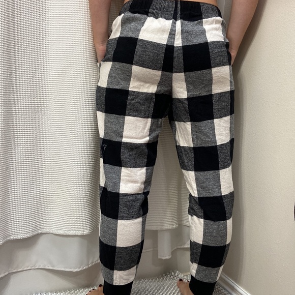 Women’s Old Navy plaid “Fa La …” pajama top and plaid long bottoms. Size M. - Picture 5 of 14